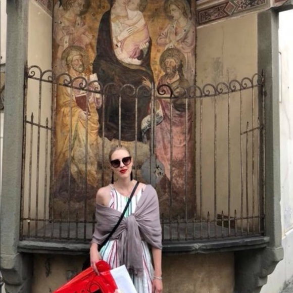 Meet your Posher, Kaitlin - Picture 2 of 2